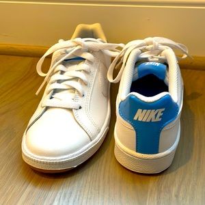 NIKE women’s white/baby blue sneakers size 6